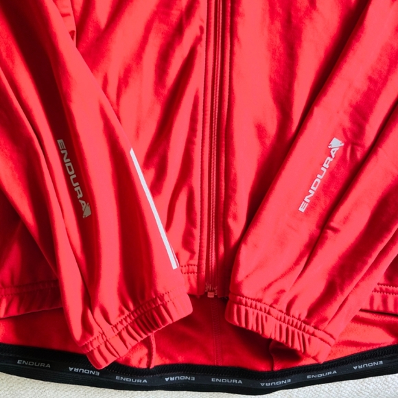 Endura Women's Roubaix Jacket Medium Cycling Windproof Insulated Red NEW NWT - Picture 2 of 8